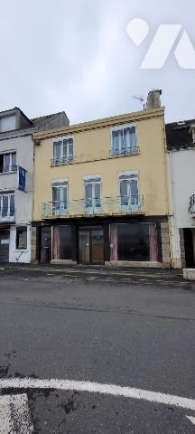 CAMARET SUR MER - Sur les quais - VUE SUR MER - Immeuble mixte composé d'un local commercial, r...