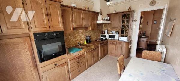 CAMARET SUR MER - Sur les quais - VUE SUR MER - Immeuble mixte composé d'un local commercial, r...