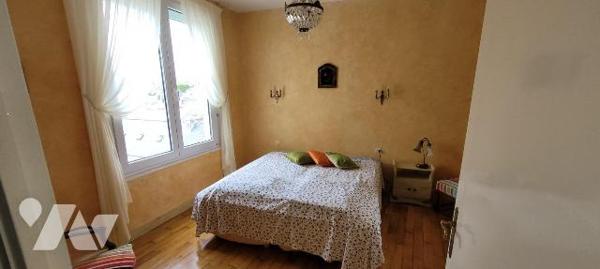 CAMARET SUR MER - Sur les quais - VUE SUR MER - Immeuble mixte composé d'un local commercial, r...