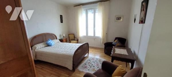 CAMARET SUR MER - Sur les quais - VUE SUR MER - Immeuble mixte composé d'un local commercial, r...