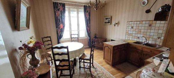 CAMARET SUR MER - Sur les quais - VUE SUR MER - Immeuble mixte composé d'un local commercial, r...