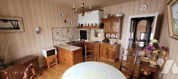 CAMARET SUR MER - Sur les quais - VUE SUR MER - Immeuble mixte composé d'un local commercial, r...