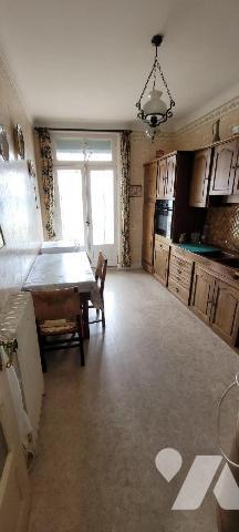 CAMARET SUR MER - Sur les quais - VUE SUR MER - Immeuble mixte composé d'un local commercial, r...