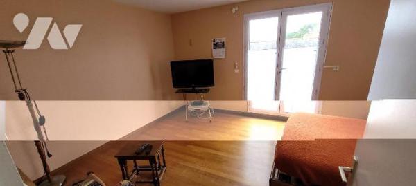 CAMARET SUR MER - Sur les quais - VUE SUR MER - Immeuble mixte composé d'un local commercial, r...