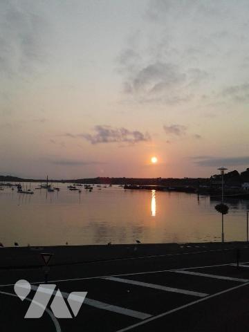 CAMARET SUR MER - Sur les quais - VUE SUR MER - Immeuble mixte composé d'un local commercial, r...