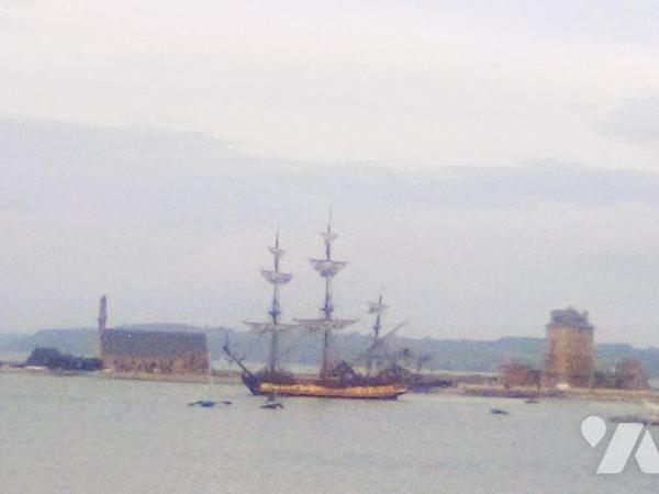 CAMARET SUR MER - Sur les quais - VUE SUR MER - Immeuble mixte composé d'un local commercial, r...