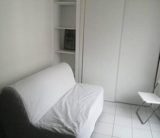 Studio 27 m² - Quartier Quais de Jemmapes (3ᵉ étage sans ascenseur) loyer charges comprises 1140 Euros