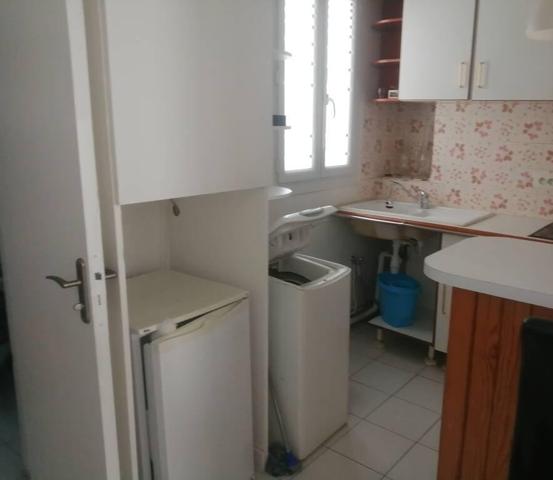 Studio 27 m² - Quartier Quais de Jemmapes (3ᵉ étage sans ascenseur) loyer charges comprises 1140 Euros