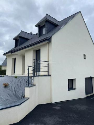 Location                                                      Maison
                        
                     5 pièces                      102 m2                     à Saint-Gilles