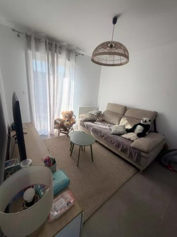 Location                                                      Maison
                        
                     5 pièces                      102 m2                     à Saint-Gilles