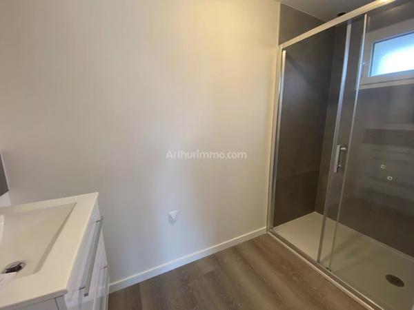 Location                                                      Maison
                        
                     5 pièces                      102 m2                     à Saint-Gilles