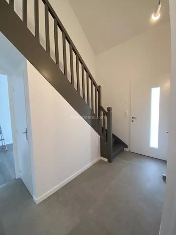 Location                                                      Maison
                        
                     5 pièces                      102 m2                     à Saint-Gilles