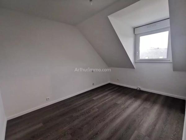 Location                                                      Maison
                        
                     5 pièces                      102 m2                     à Saint-Gilles
