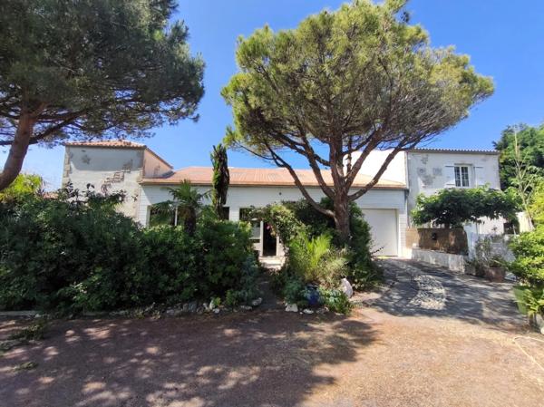 AV Propriété 21 pièces de 794m² sur terrain 3.331m² dont 407m² habitable, 200mt de l'Océan, ST PIERRE D'OLERON (17)