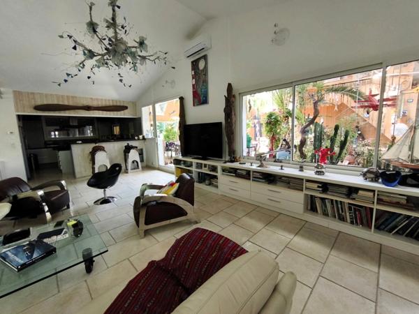 AV Propriété 21 pièces de 794m² sur terrain 3.331m² dont 407m² habitable, 200mt de l'Océan, ST PIERRE D'OLERON (17)