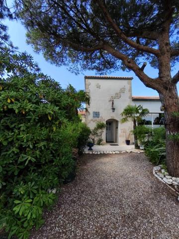 AV Propriété 21 pièces de 794m² sur terrain 3.331m² dont 407m² habitable, 200mt de l'Océan, ST PIERRE D'OLERON (17)