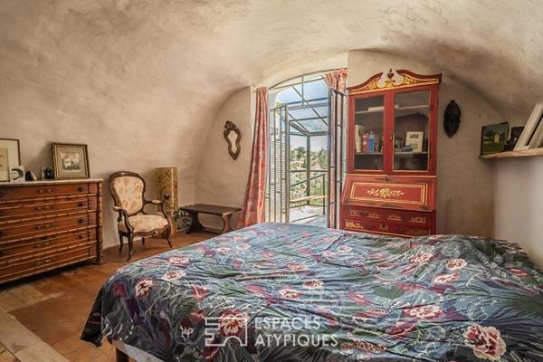 L’invincible: Ancien presbytère niché sur les hauteurs de la forteresse