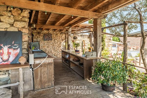 L’invincible: Ancien presbytère niché sur les hauteurs de la forteresse