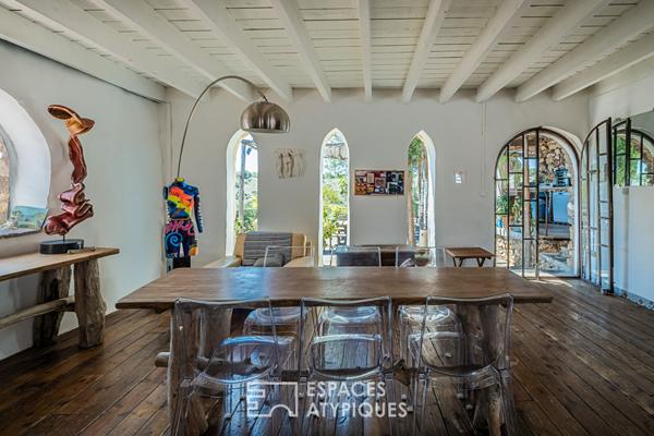 L’invincible: Ancien presbytère niché sur les hauteurs de la forteresse