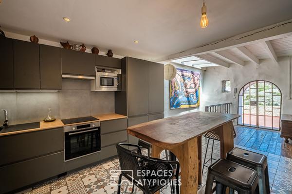 L’invincible: Ancien presbytère niché sur les hauteurs de la forteresse