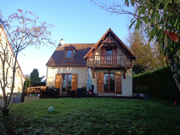 Maison familiale 3 chambres avec jardin de 537 m²