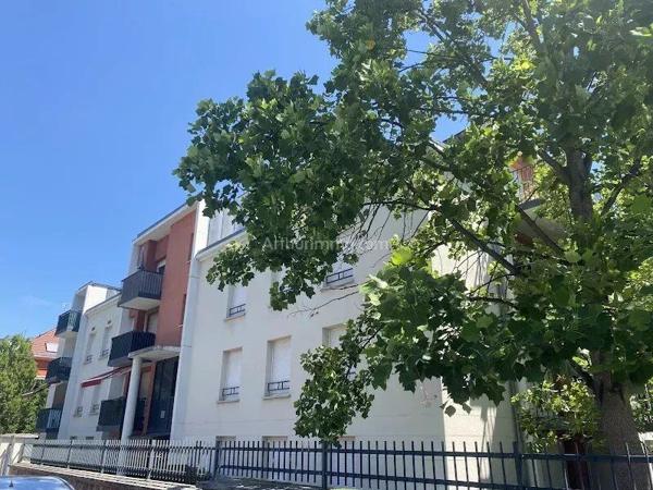 Vente                                                      Appartement
                        
                     3 pièces                      64 m2                     à Colmar