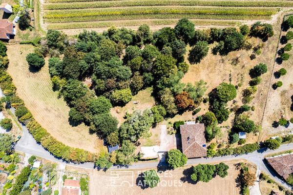 Ferme rénovée sur un parc de 1,3 hectares