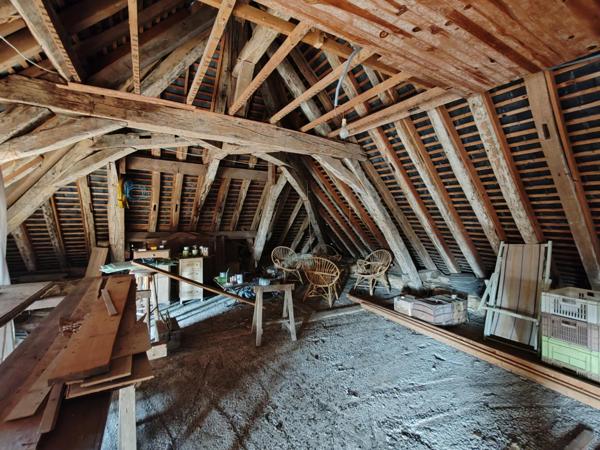 Ancien presbytère  avec ses dépendances et son terrain !