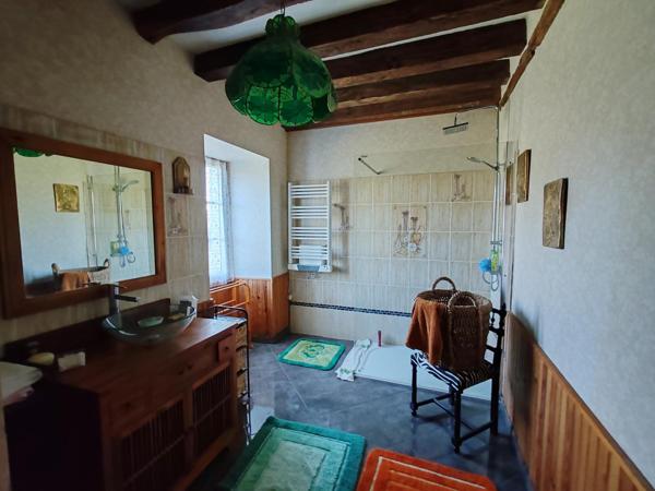 Ancien presbytère  avec ses dépendances et son terrain !