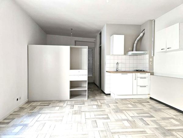 Sainte-Livrade-sur-Lot (47110) EXCLUSIVITÉ SAINTE LIVRADE SUR LOT (47) - IMMEUBLE MIXTE - 1 LOCAL COMMERCIAL - 2 APPARTEMENTS - CENTRE VILLE