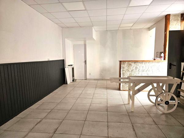 Sainte-Livrade-sur-Lot (47110) EXCLUSIVITÉ SAINTE LIVRADE SUR LOT (47) - IMMEUBLE MIXTE - 1 LOCAL COMMERCIAL - 2 APPARTEMENTS - CENTRE VILLE