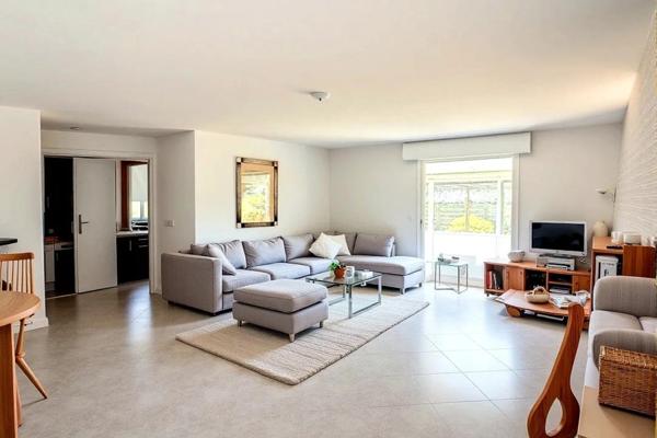 LA BAULE-MAISON 5P DE 114M2-COMMERCES BOURG D'ESCOUBLAC A PIEDS-GARAGE-DANS UNE IMPASSE