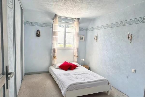 LA BAULE-MAISON 5P DE 114M2-COMMERCES BOURG D'ESCOUBLAC A PIEDS-GARAGE-DANS UNE IMPASSE