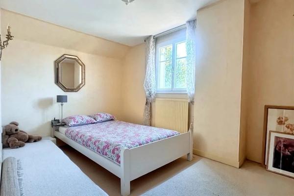 LA BAULE-MAISON 5P DE 114M2-COMMERCES BOURG D'ESCOUBLAC A PIEDS-GARAGE-DANS UNE IMPASSE