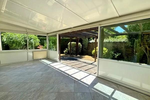 LA BAULE-MAISON 5P DE 114M2-COMMERCES BOURG D'ESCOUBLAC A PIEDS-GARAGE-DANS UNE IMPASSE