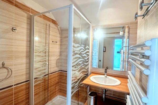 LA BAULE-MAISON 5P DE 114M2-COMMERCES BOURG D'ESCOUBLAC A PIEDS-GARAGE-DANS UNE IMPASSE