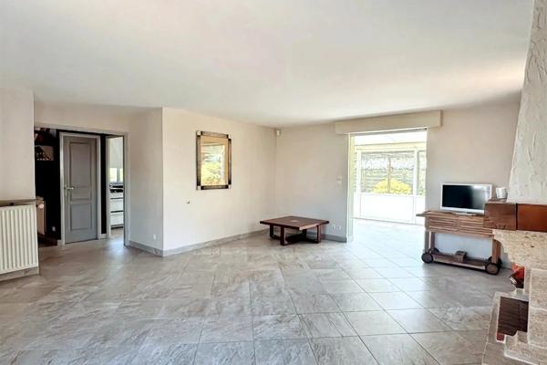 LA BAULE-MAISON 5P DE 114M2-COMMERCES BOURG D'ESCOUBLAC A PIEDS-GARAGE-DANS UNE IMPASSE