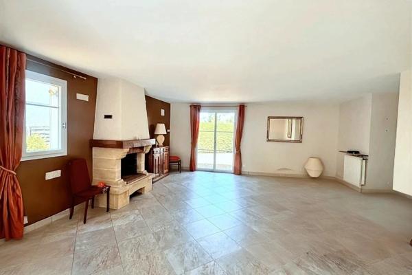 LA BAULE-MAISON 5P DE 114M2-COMMERCES BOURG D'ESCOUBLAC A PIEDS-GARAGE-DANS UNE IMPASSE