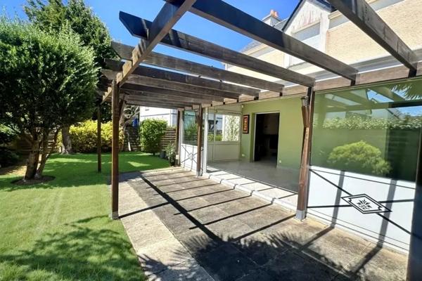 LA BAULE-MAISON 5P DE 114M2-COMMERCES BOURG D'ESCOUBLAC A PIEDS-GARAGE-DANS UNE IMPASSE