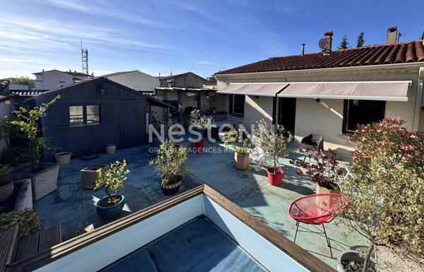 Dernier étage traversant avec terrasse de 100 m², 117 m² habitables, calme et vue dégagée - Carcassonne