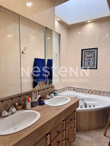 Dernier étage traversant avec terrasse de 100 m², 117 m² habitables, calme et vue dégagée - Carcassonne