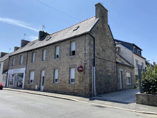 IMMEUBLE 230 M 2 ENVIRON TROIS LOGEMENTS BEGARD