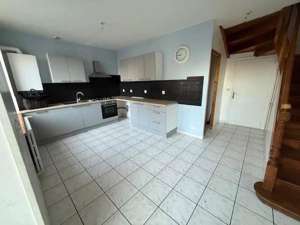 IMMEUBLE 230 M 2 ENVIRON TROIS LOGEMENTS BEGARD