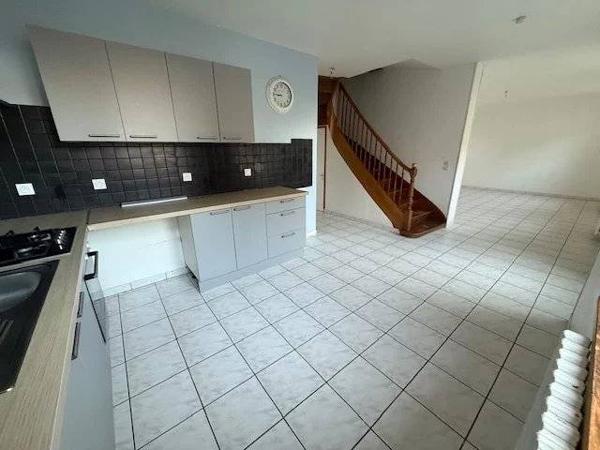 IMMEUBLE 230 M 2 ENVIRON TROIS LOGEMENTS BEGARD