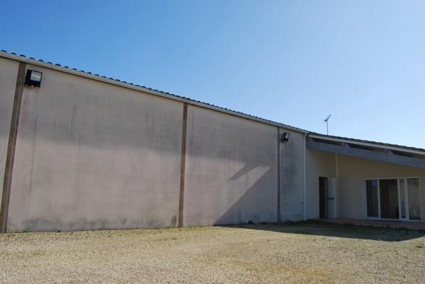 locaux professionnels à vendre à 200m de la N10