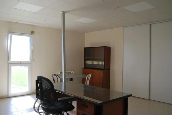 locaux professionnels à vendre à 200m de la N10