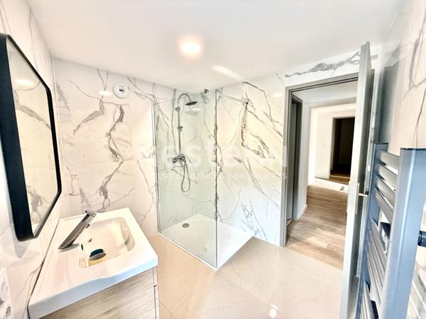 A VENDRE : MAISON FAMILIALE DE CARACTÈRE À FOIX AVEC TERRASSE ET EMPLACEMENT IDÉAL