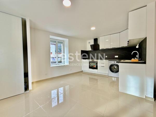 A VENDRE : MAISON FAMILIALE DE CARACTÈRE À FOIX AVEC TERRASSE ET EMPLACEMENT IDÉAL