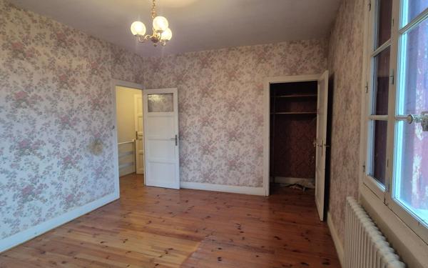 Maison à vendre    3 pièces • 69,86 m2 Le Chambon-Feugerolles