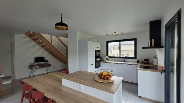 Maison contemporaine à Coulaines dans quartier résidentiel proche écoles, commerces